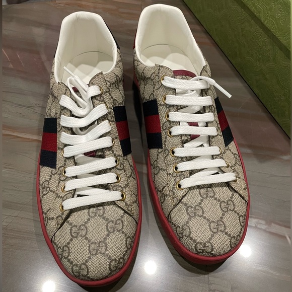 Authentic Men’s Gucci AC GG Supreme Sneaker - Picture 2 of 8